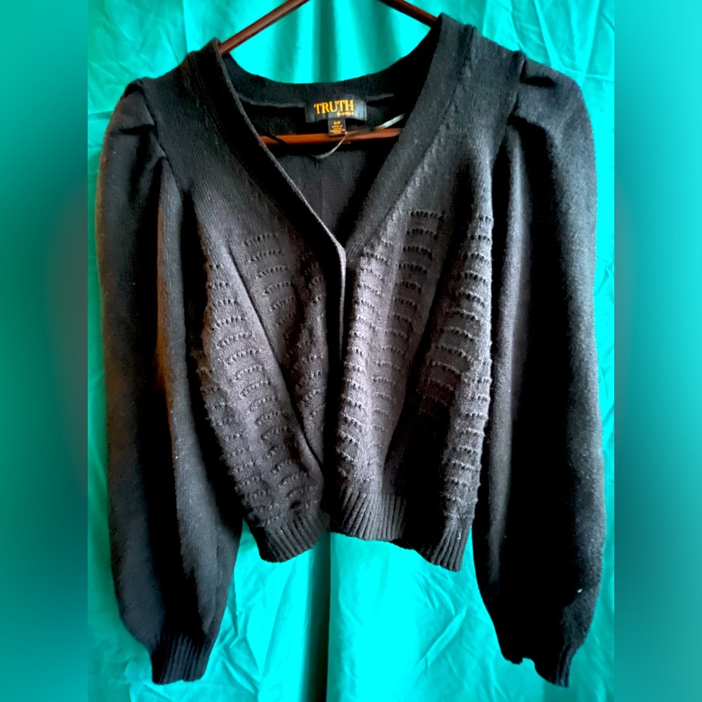 Truth Women’s Black Sweater Size small
